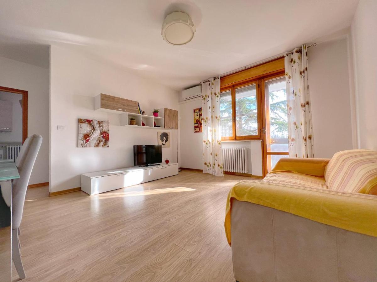 Lovely Apartment A Due Passi Dal Mare Rimini Luaran gambar