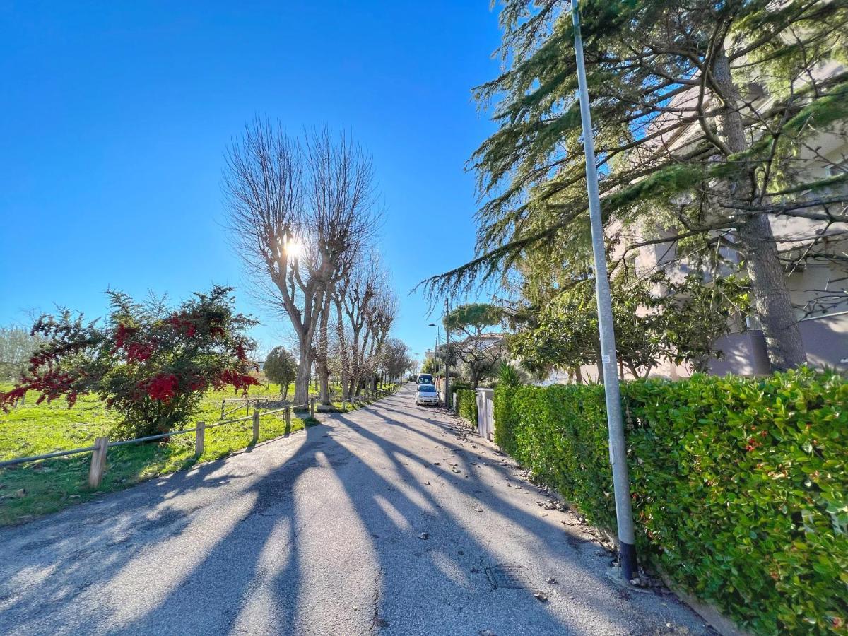 Lovely Apartment A Due Passi Dal Mare Rimini Luaran gambar